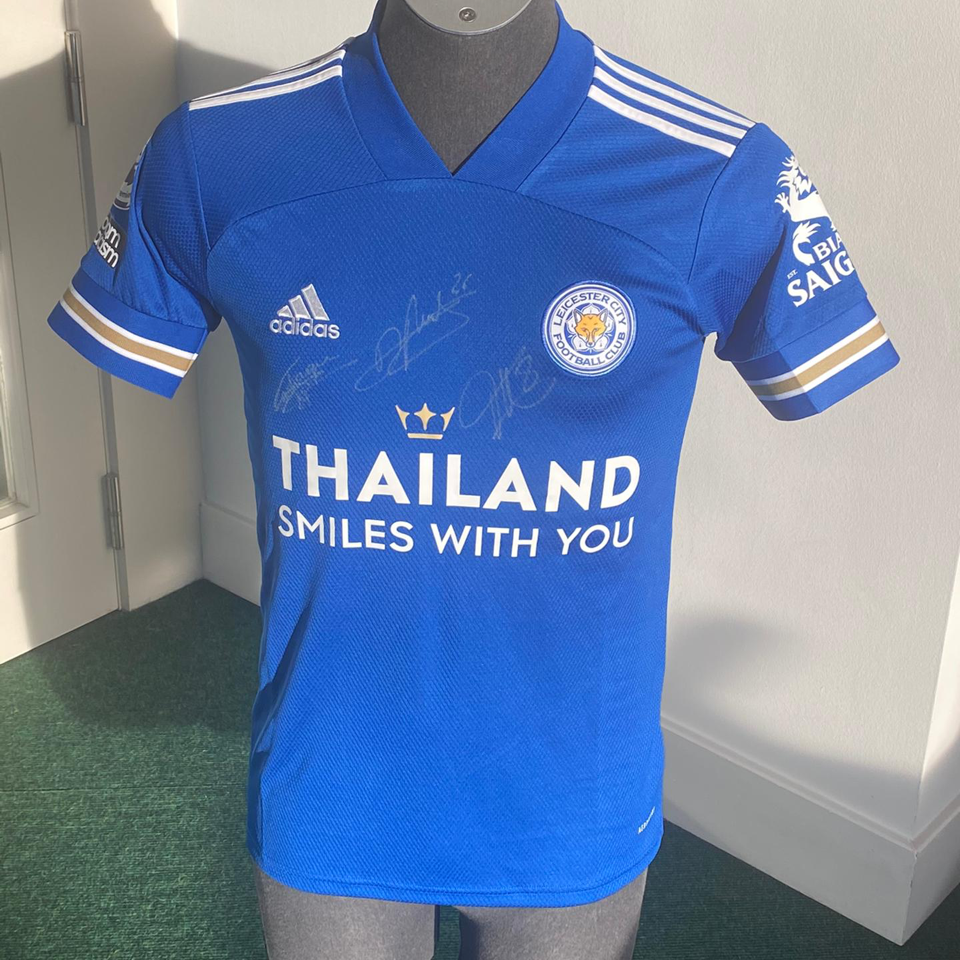 Leicester City Shirt Gesigneerd Door 3 Rode Duivels 