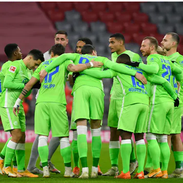 VFL Wolfsburg Shirt Gesigneerd Door De Spelerskern