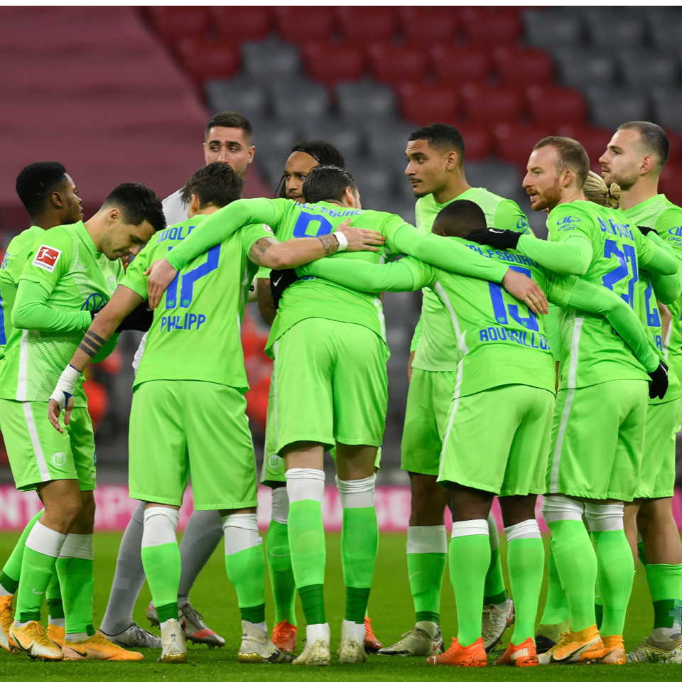 VFL Wolfsburg Shirt Gesigneerd Door De Spelerskern