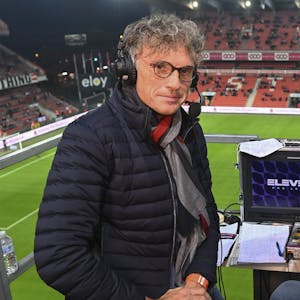 In Het Spoor Van Commentator Peter Vandenbempt  