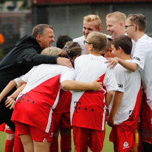 Assistant manager at special team 