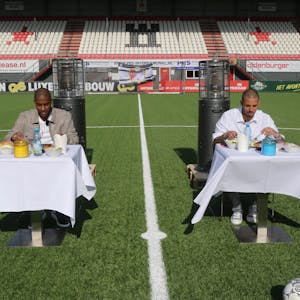 Dinner on the pitch (8P)