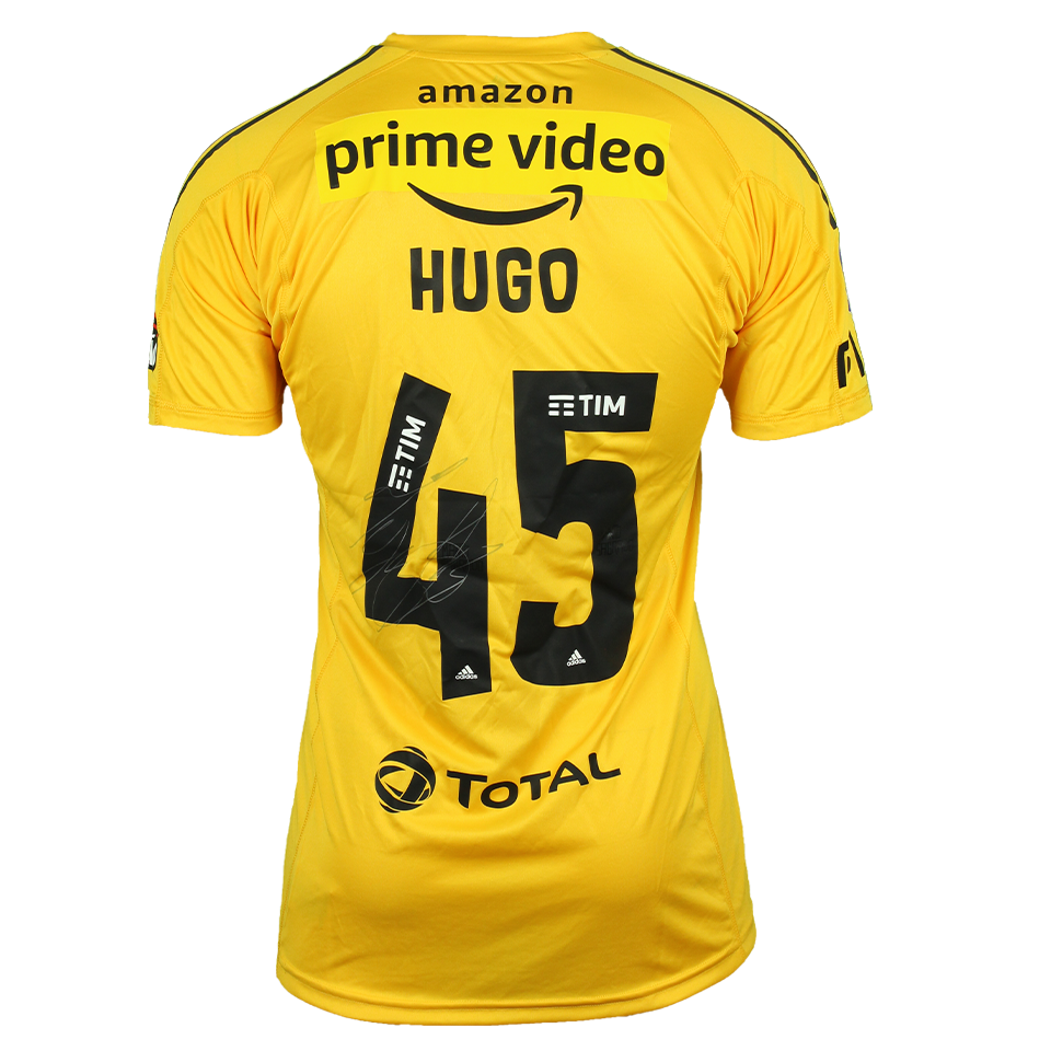 Hugo Souza Flamengo shirt