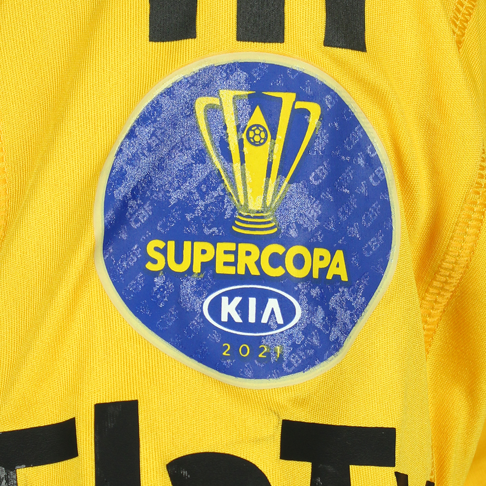 Hugo Souza Flamengo shirt