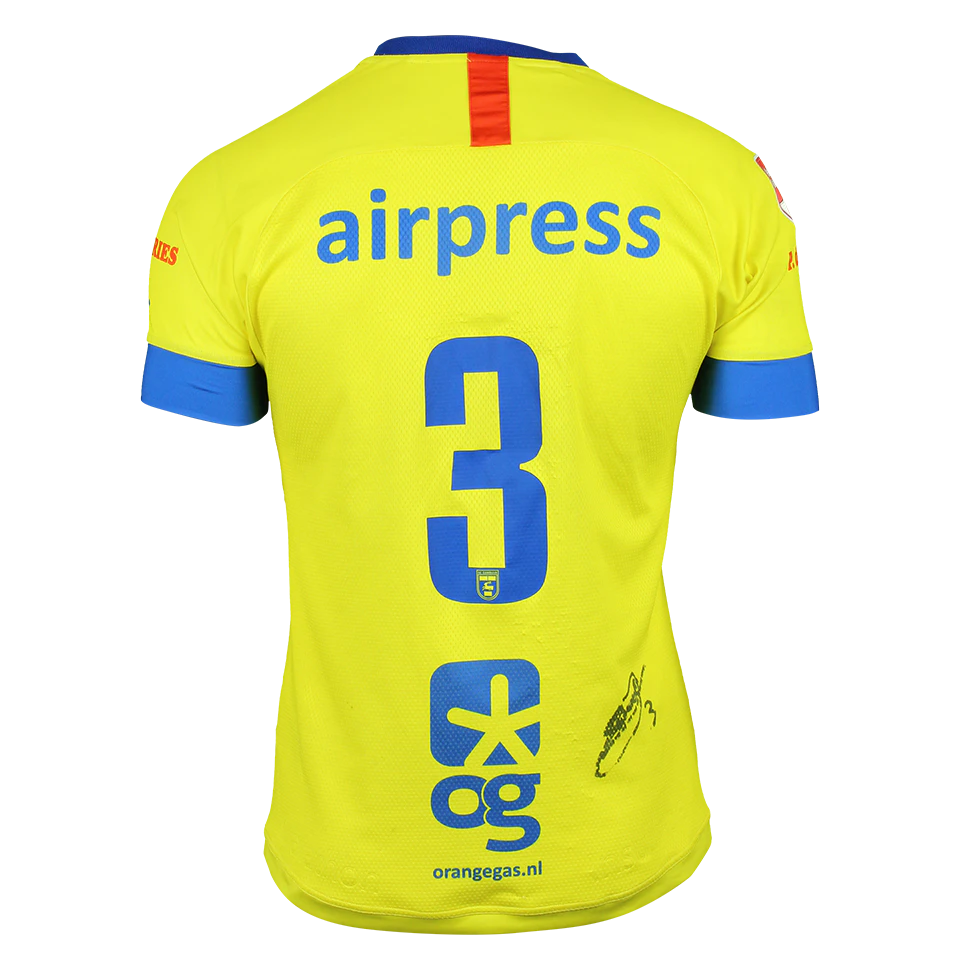 来自SC Cambuur的Calvin Mac-Intosch球衣