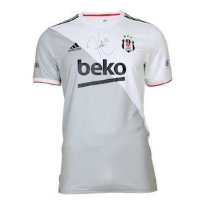 Beşiktaş JK 팀의 Atiba Hutchinson 셔츠