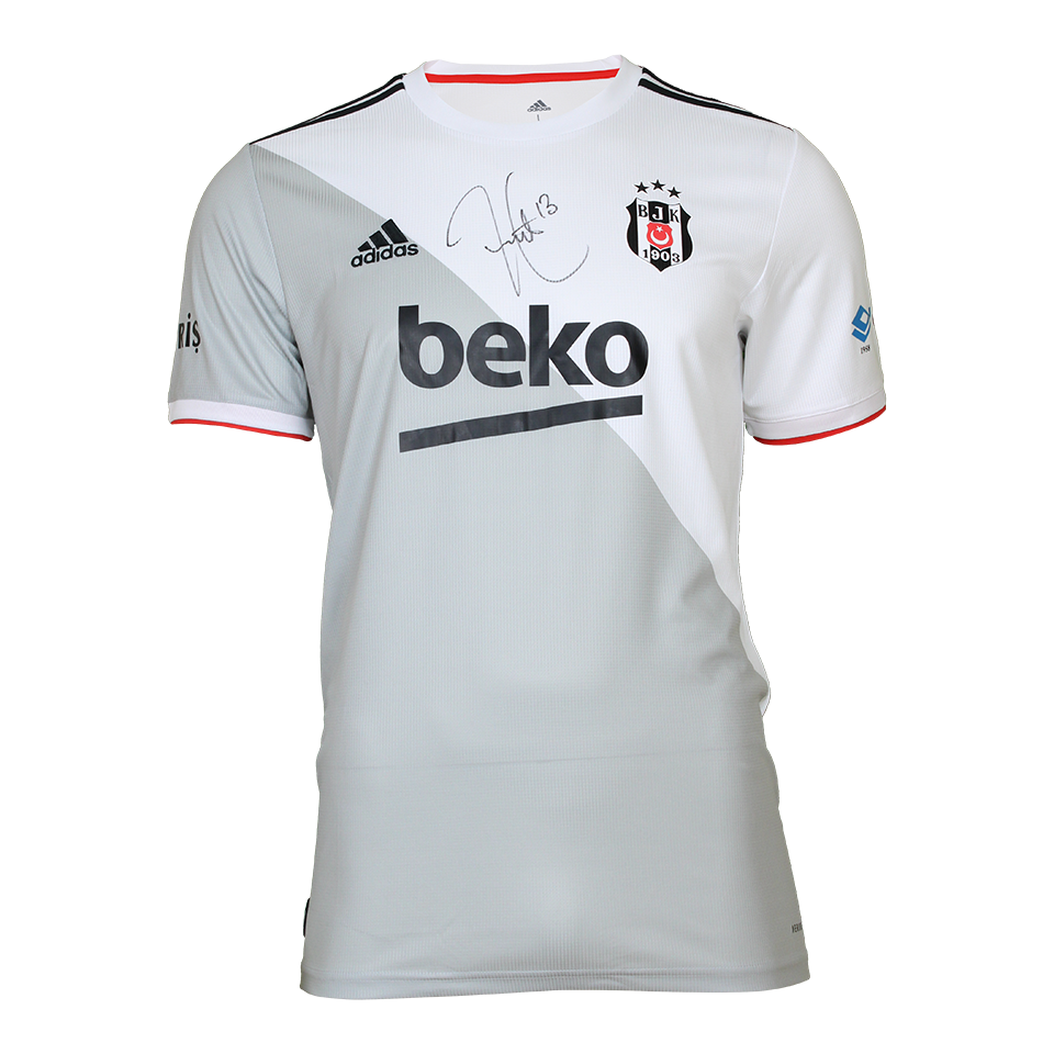 Beşiktaş JK 팀의 Atiba Hutchinson 셔츠