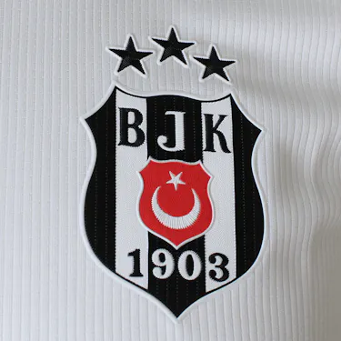 Atiba Hutchinson Beşiktaş JK forması