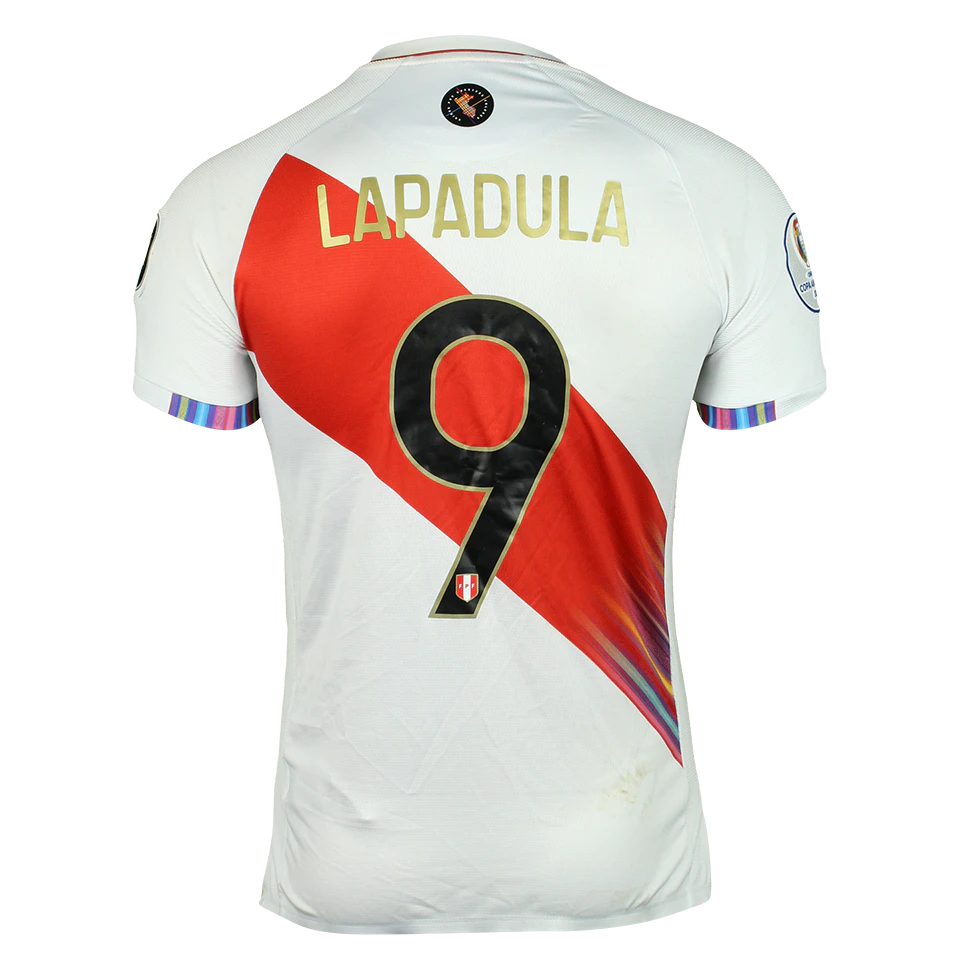 来自Peru的Gianluca Lapadula球衣