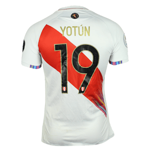 Víctor Yoshimar Yotún Flores Peru camisa.