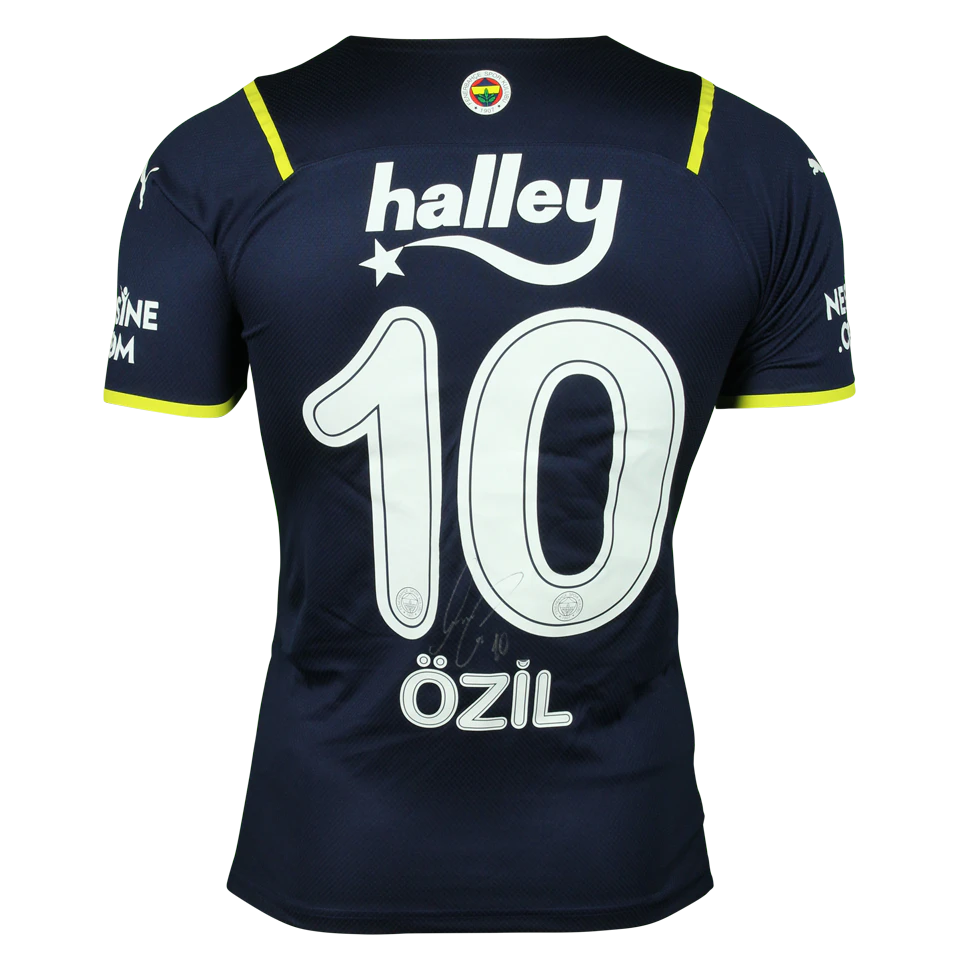 Mesut Özil Fenerbahçe shirt