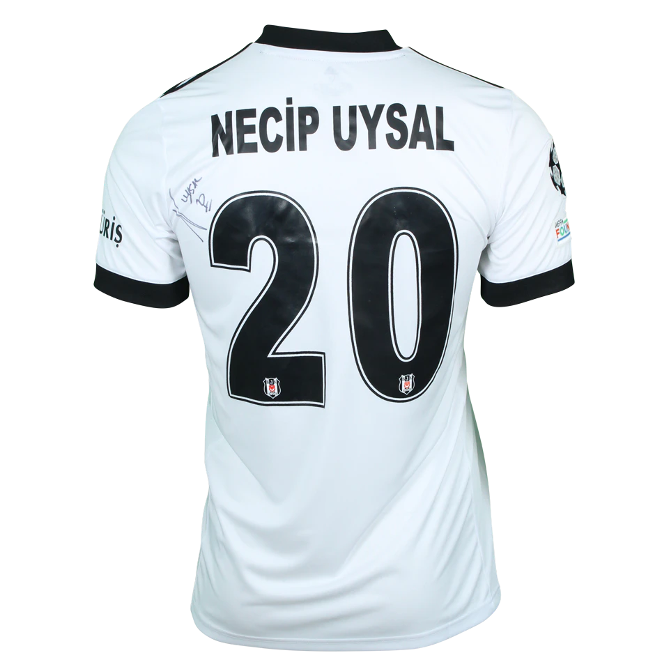 来自Beşiktaş JK的Necip Uysal球衣