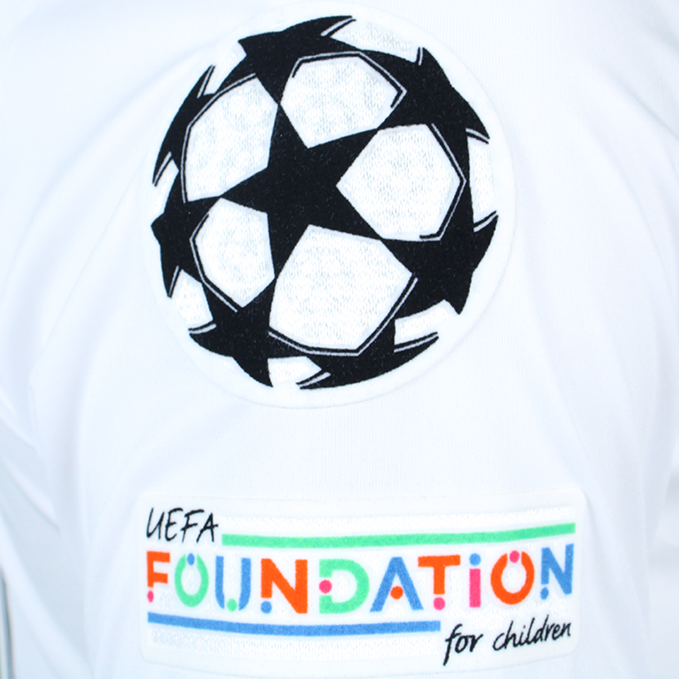 来自Beşiktaş JK的Necip Uysal球衣