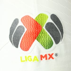 来自Pumas的Leonel López González球衣