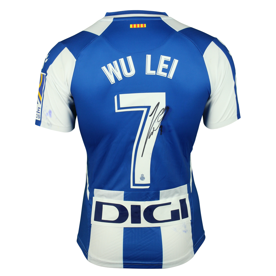 RCD Espanyol De Barcelona 팀의 Wu Lei 셔츠