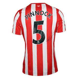 Ethan Pinnock  Brentford shirt