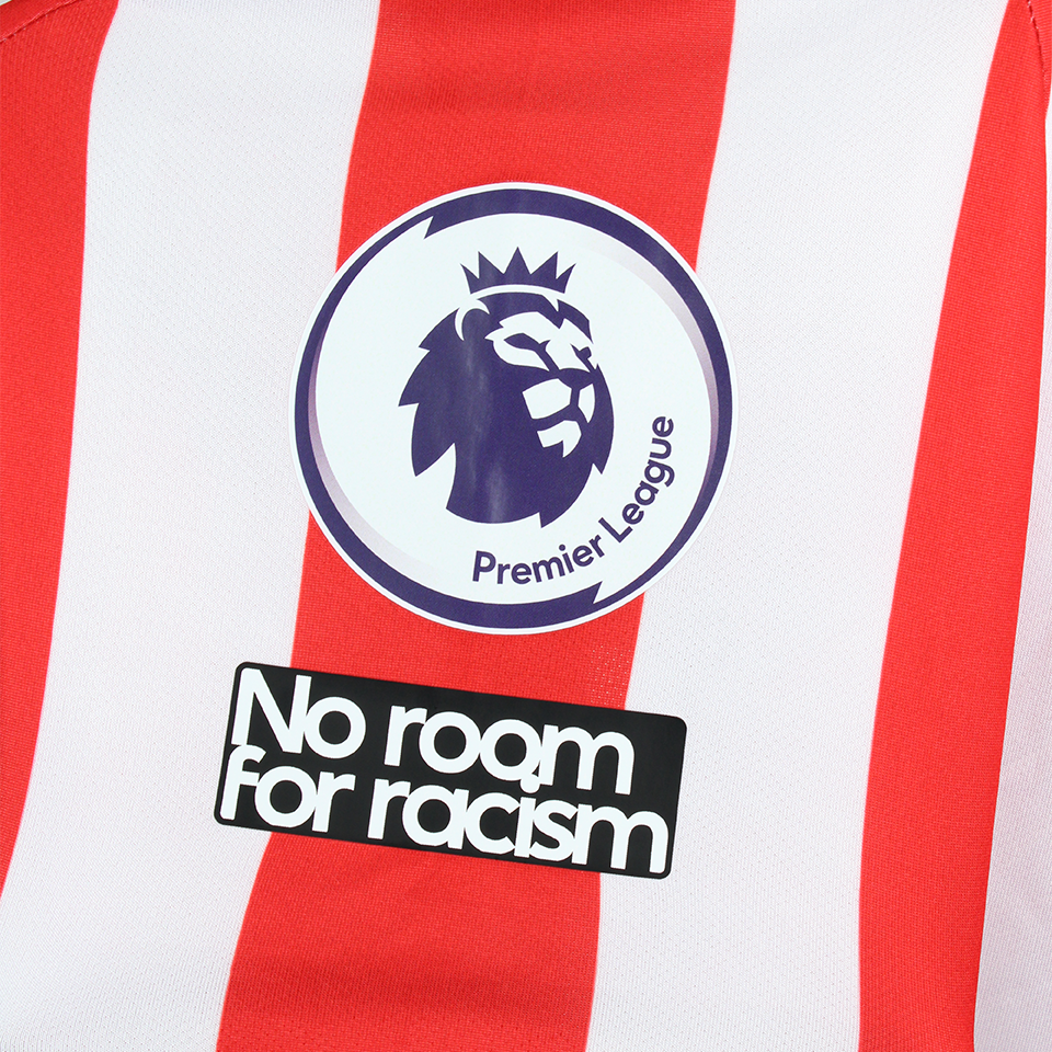 Ethan Pinnock  Brentford shirt