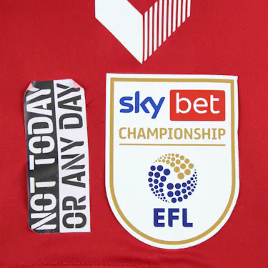 来自Bristol City的Danny Simpson球衣