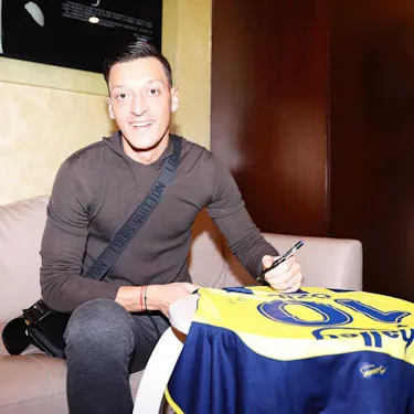 来自Fenerbahçe的Mesut Özil球衣