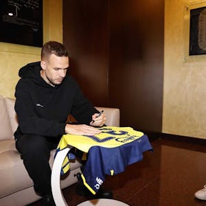 Filip Novák Fenerbahçe shirt
