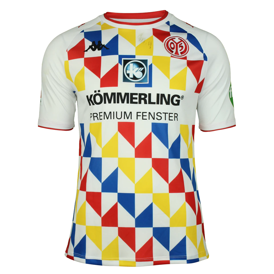 来自Mainz 05的Silvan Widmer 球衣