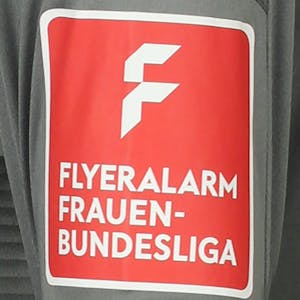 Josefine Osigus SGS Essen W shirt