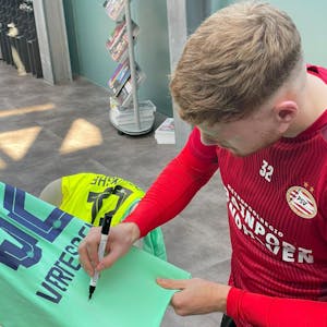 Yorbe Vertessen PSV shirt