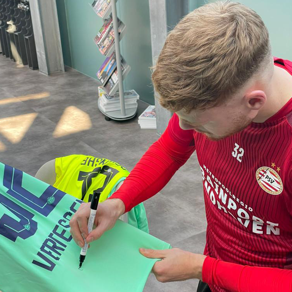 Yorbe Vertessen PSV shirt