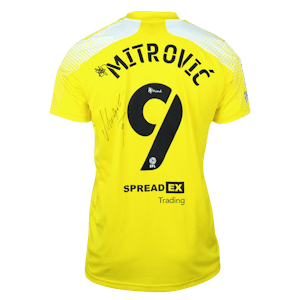 Fulham-Trikot von Aleksandar Mitrović