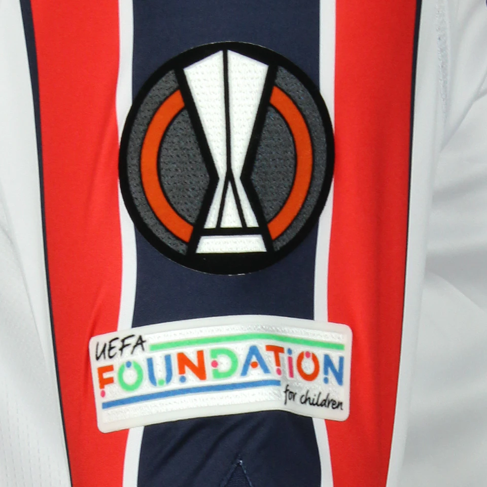 来自FK Crvena zvezda的Aleksandar Dragović球衣
