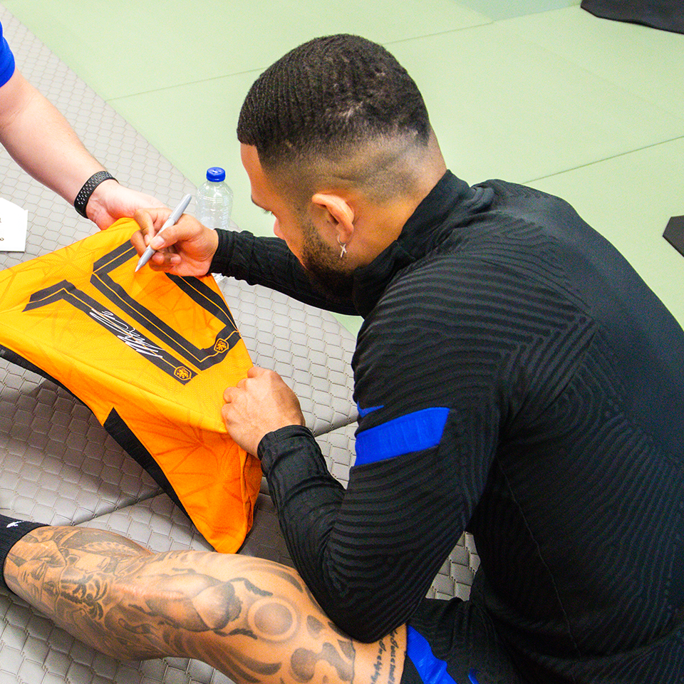 Memphis Depay Netherlands shirt
