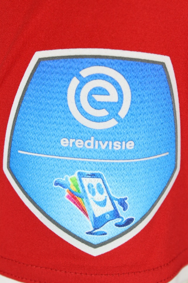 Lindon Selahi FC Twente shirt