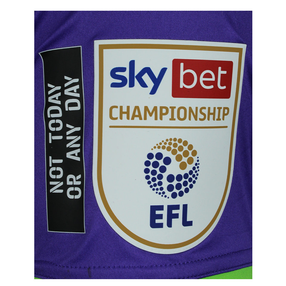 Bristol City 팀의 Adrian Mariappa 셔츠