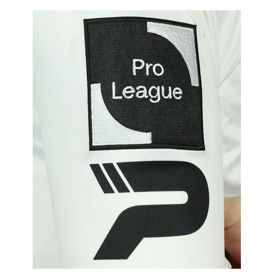 来自SV Zulte Waregem的Maxime Thiel球衣