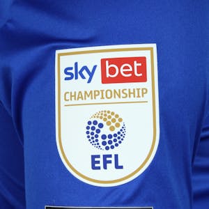 Cardiff City FC 팀의 Curtis Nelson 셔츠
