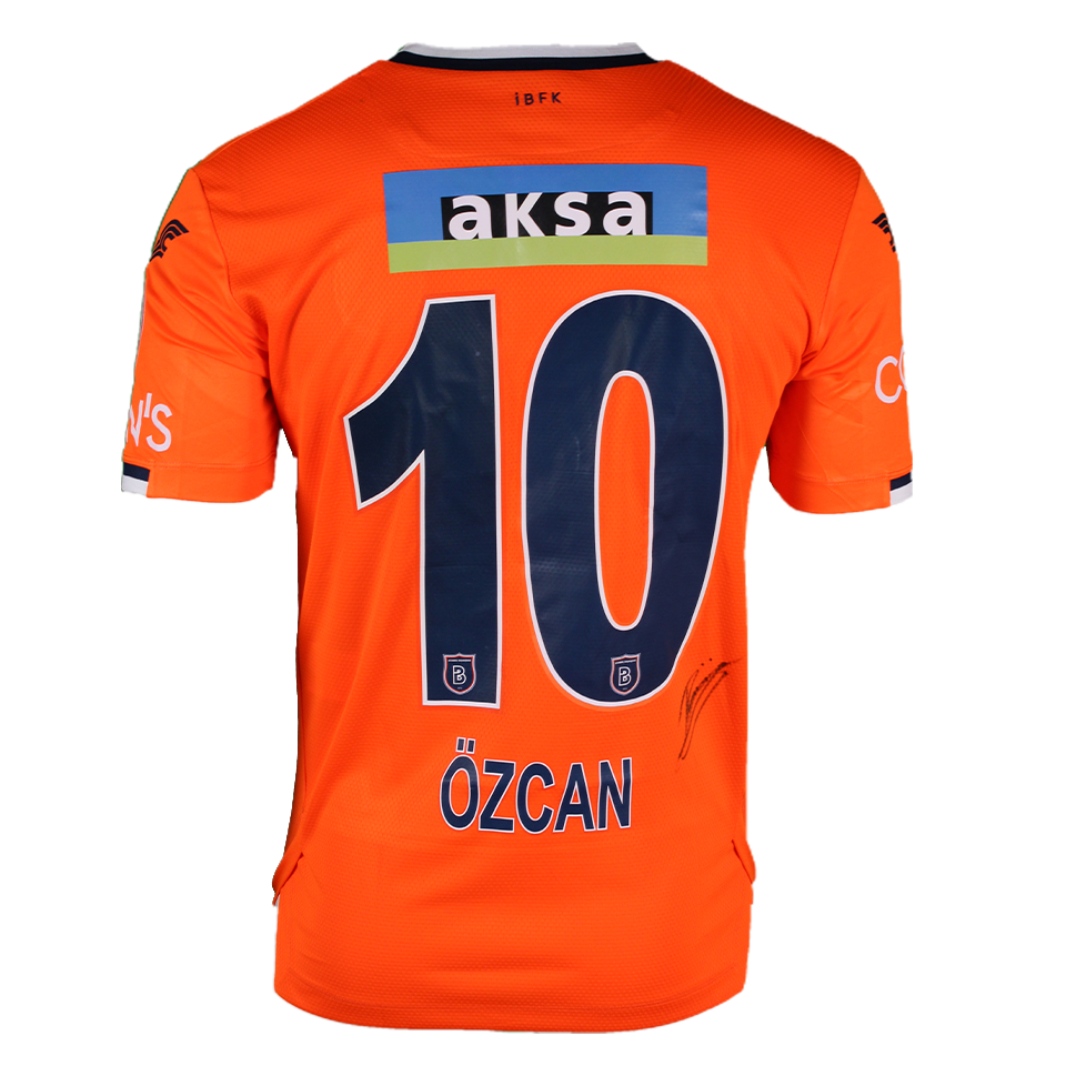 Berkay Özcan İstanbul Başakşehir forması